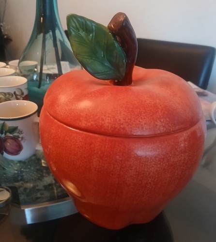 Apple cookie jar ceramic - cookie, very